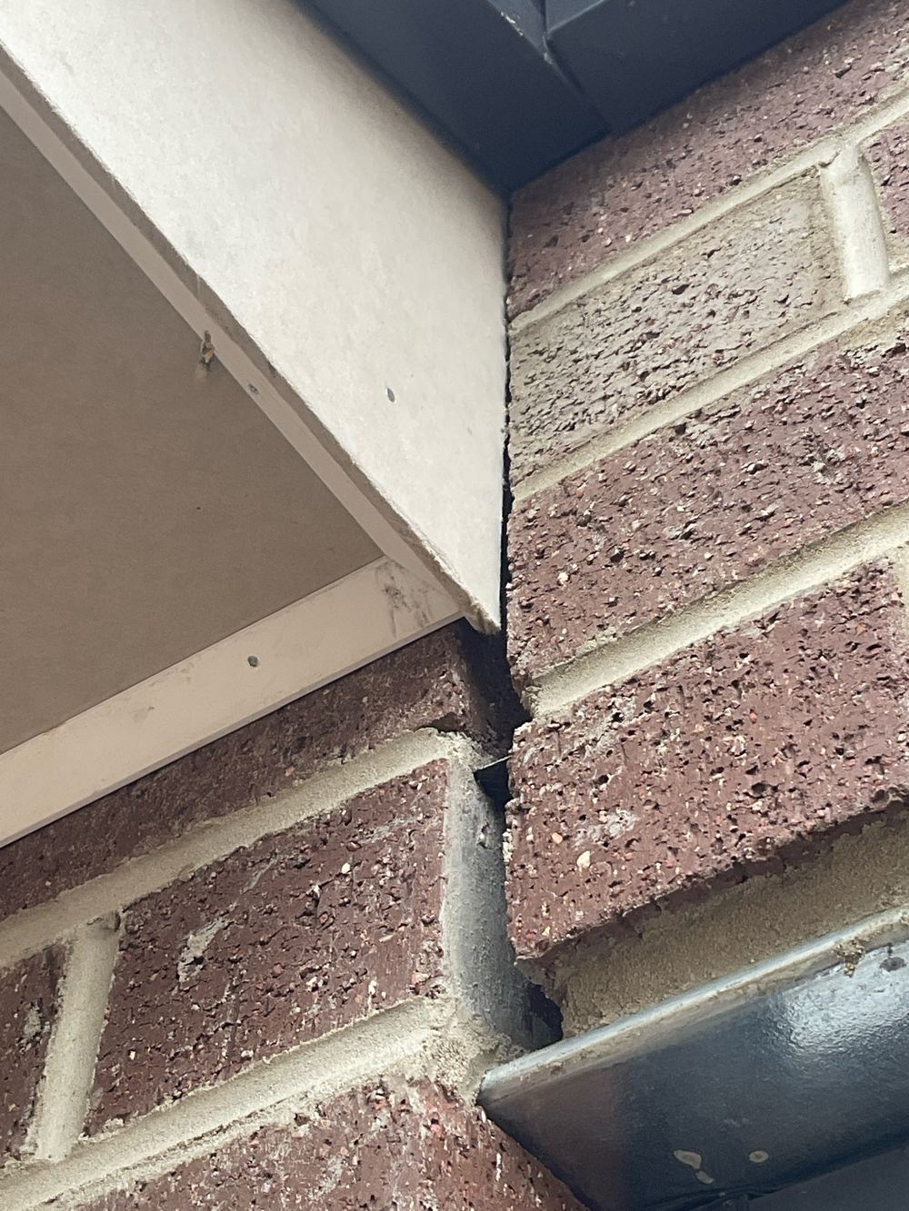 Articulation joint stopping short of the full wall height, inviting cracks above it, found during a fixing inspection in Aintree